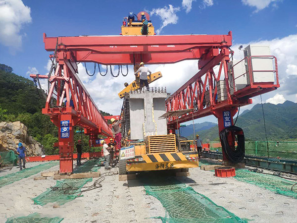甘肅蘭州免配重架橋機生產廠家定期對設備進行檢查