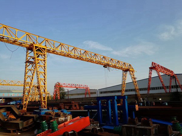 吉林長春龍門吊廠家只請優秀司機職員