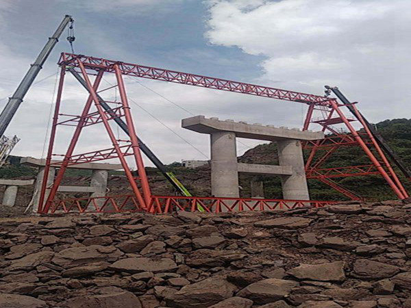 江蘇連云港龍門(mén)吊公司七大保護(hù)裝置