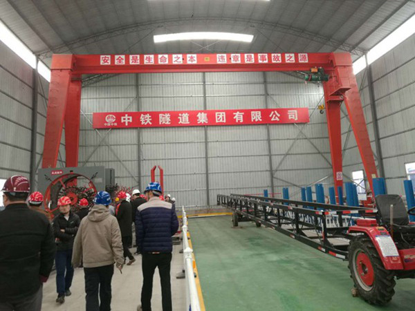 河北張家口龍門吊廠家面對(duì)問題積極解決