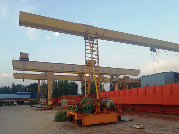 內蒙古包頭龍門吊公司起吊剛箱梁