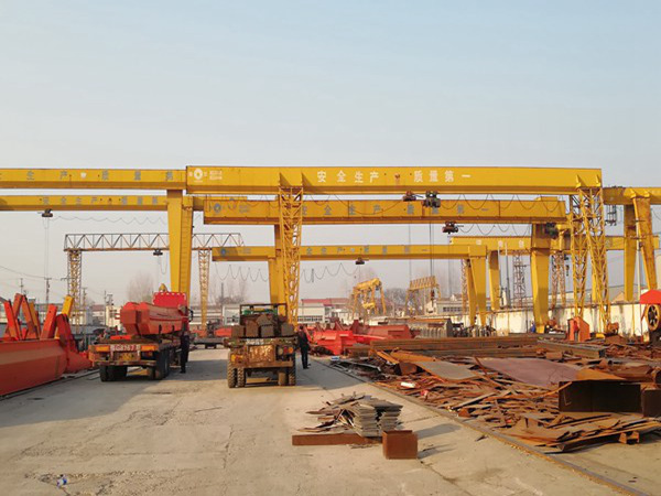 湖北鄂州龍門吊廠家設(shè)備幾大主梁簡敘