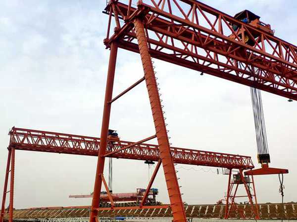 湖北潛江龍門(mén)吊租賃 起重機(jī)需要定期檢查