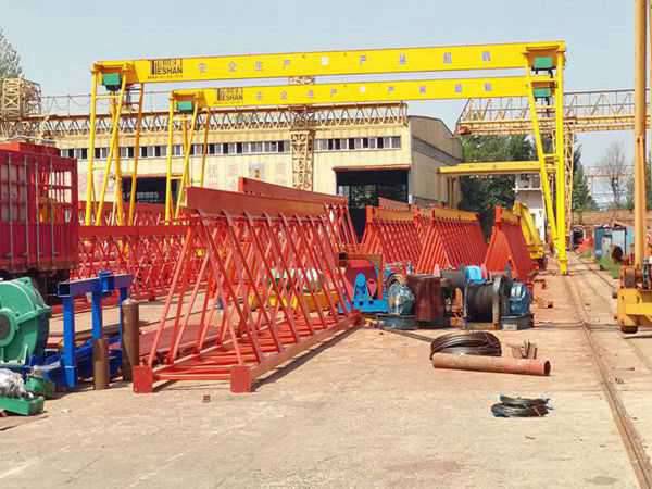 重慶濝江區(qū)龍門(mén)吊設(shè)備安全系數(shù)高 30年老廠家