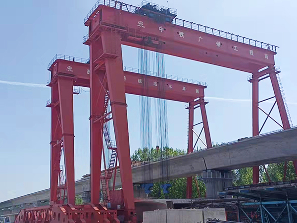 江蘇淮安龍門吊公司生產銷售100噸龍門吊